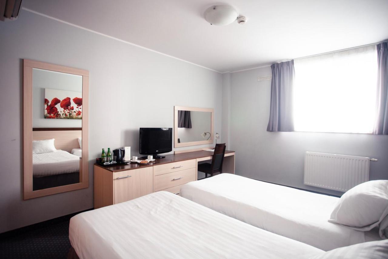 Hotel Poleczki Warsaw Airport Extérieur photo