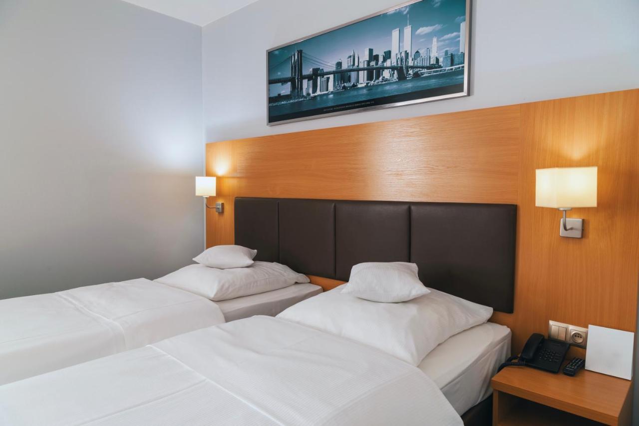 Hotel Poleczki Warsaw Airport Extérieur photo