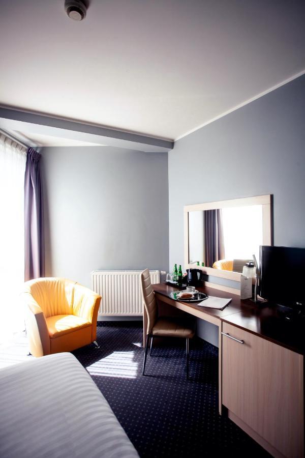 Hotel Poleczki Warsaw Airport Extérieur photo