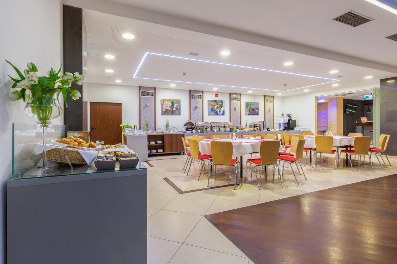 Hotel Poleczki Warsaw Airport Extérieur photo