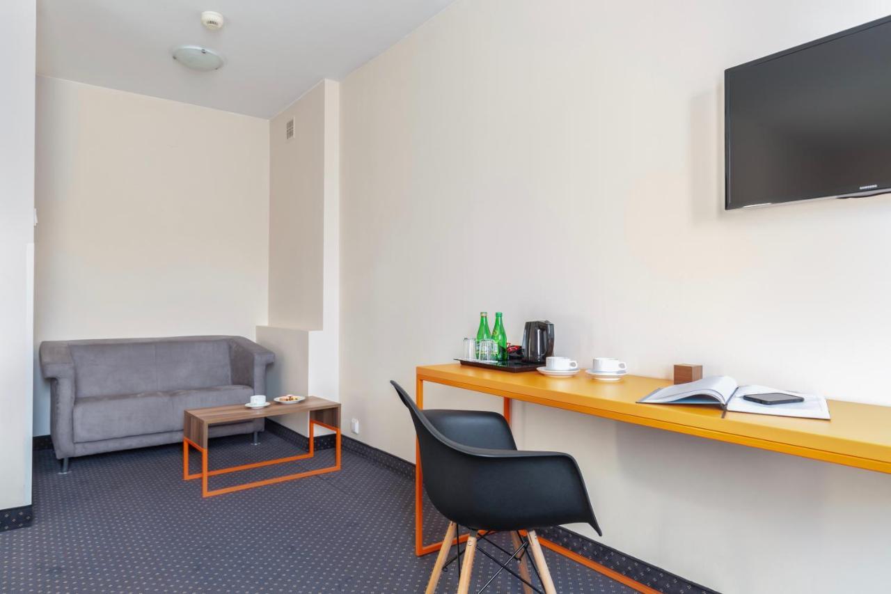 Hotel Poleczki Warsaw Airport Extérieur photo