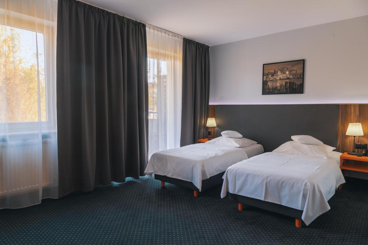 Hotel Poleczki Warsaw Airport Extérieur photo